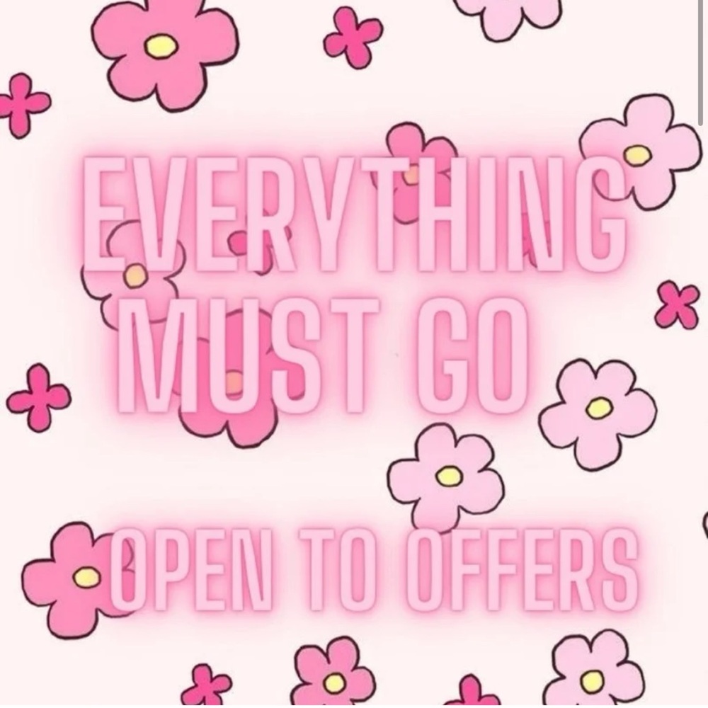 SALE!! Everything in shop must go!! Send offers 🫶🏼